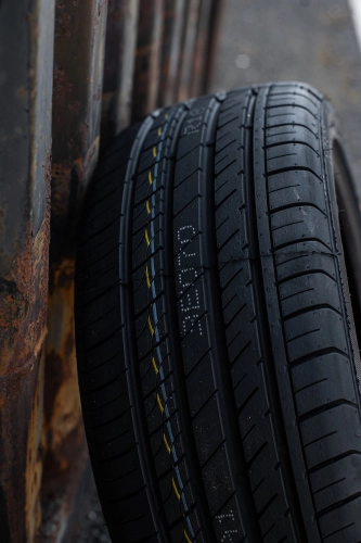 фото протектора и шины ULTRA ARZ5 Шина Arivo ULTRA ARZ5 235/35 R20 92W