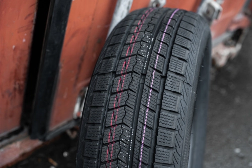 фото протектора и шины ICEPIONEER 868 Шина ZMAX ICEPIONEER 868 205/55 R16 91H