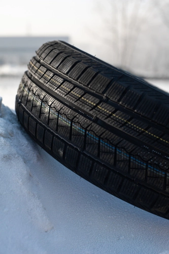 фото протектора и шины ICEPIONEER 868 Шина ZMAX ICEPIONEER 868 205/55 R16 91H
